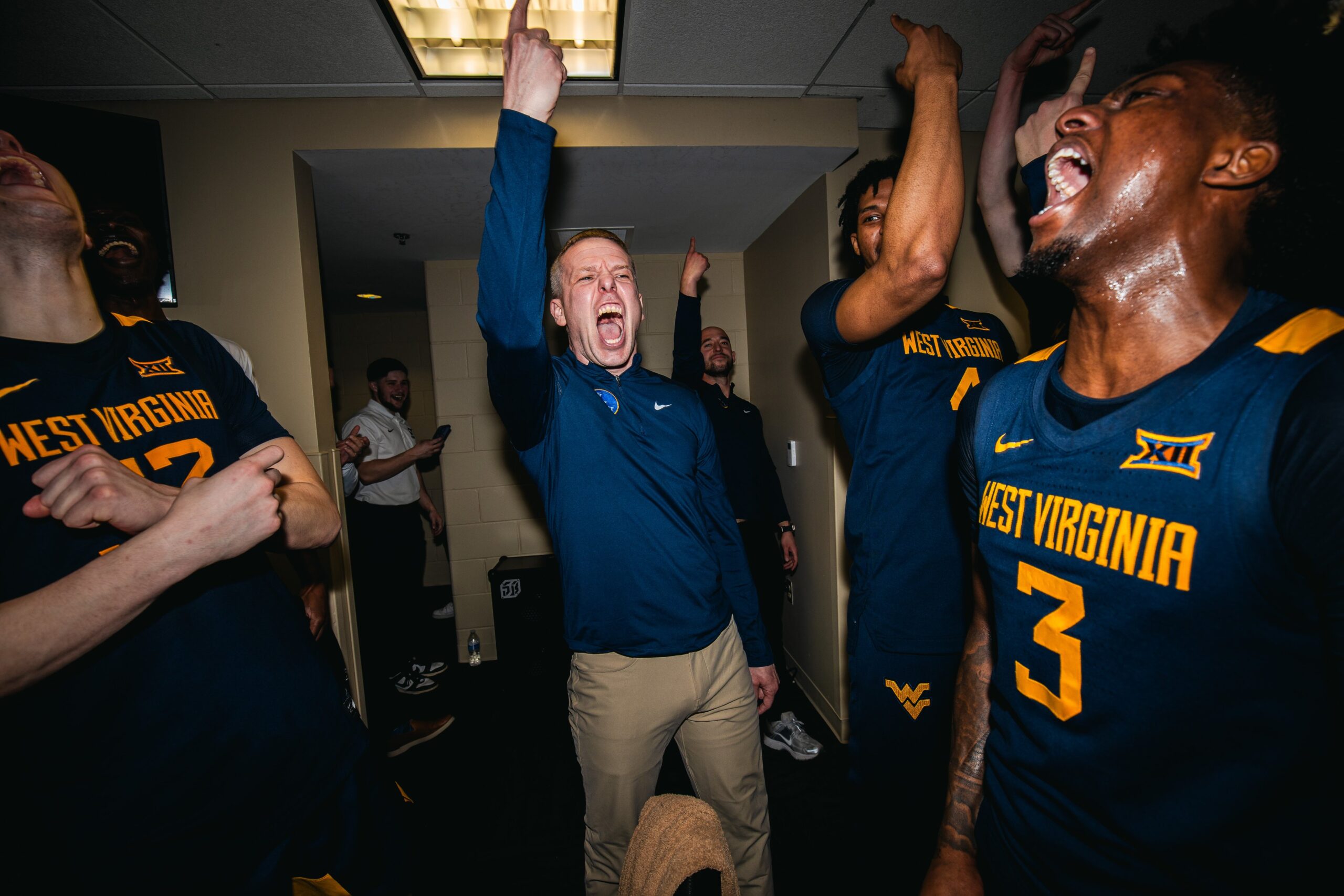 Jasper Floyd leads WVU to another road comeback, Mountaineers beat UCF, 74-67